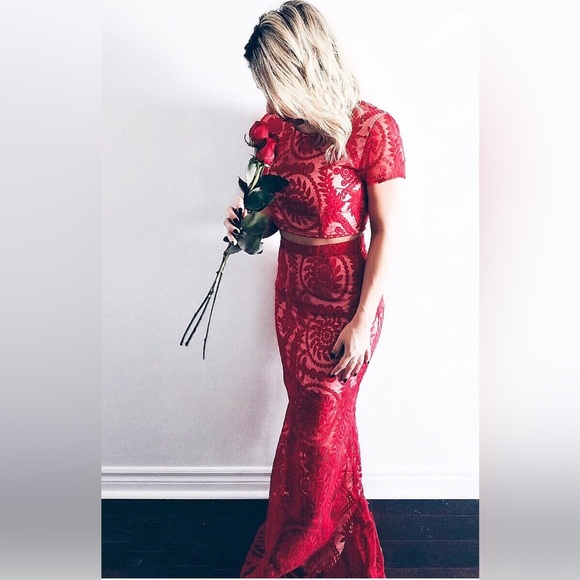 Lace red matching set (skirt and top) - Picture 3 of 3